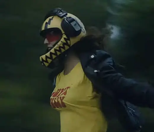 Leiva presenta el video de su cancin Superpoderes, un clip con mucha adrenalina.